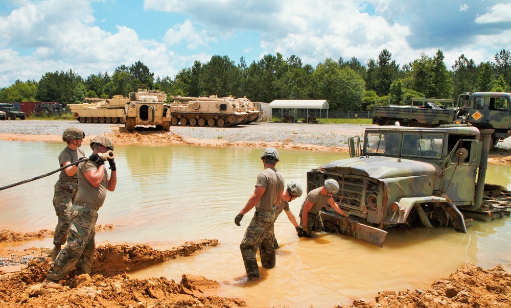 631st Support Maintenance Co. trains in recovery operations