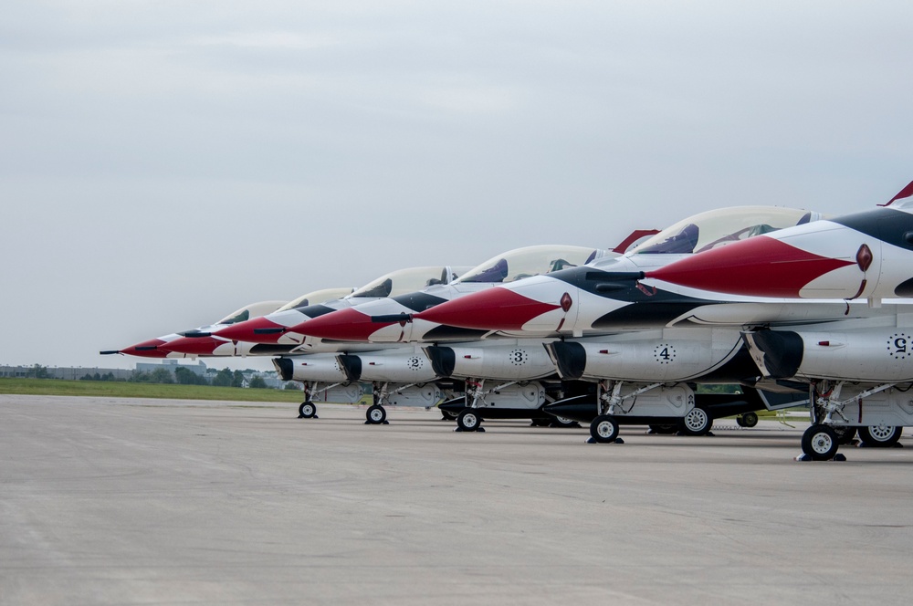 DVIDS Images Thunderbirds ready to take flight at Fort Wayne Air