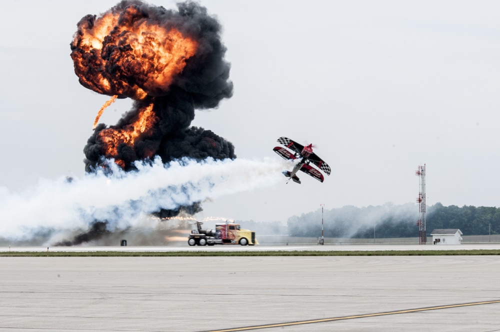 Shockwave and Skip Stewart showcase talent at Fort Wayne Air Show 2019