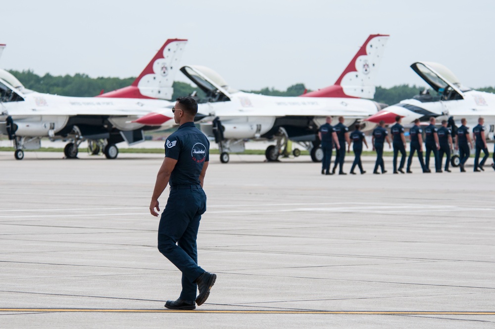 Air Force Thunderbirds prepare for launch at the Fort Wayne Air Show 2019