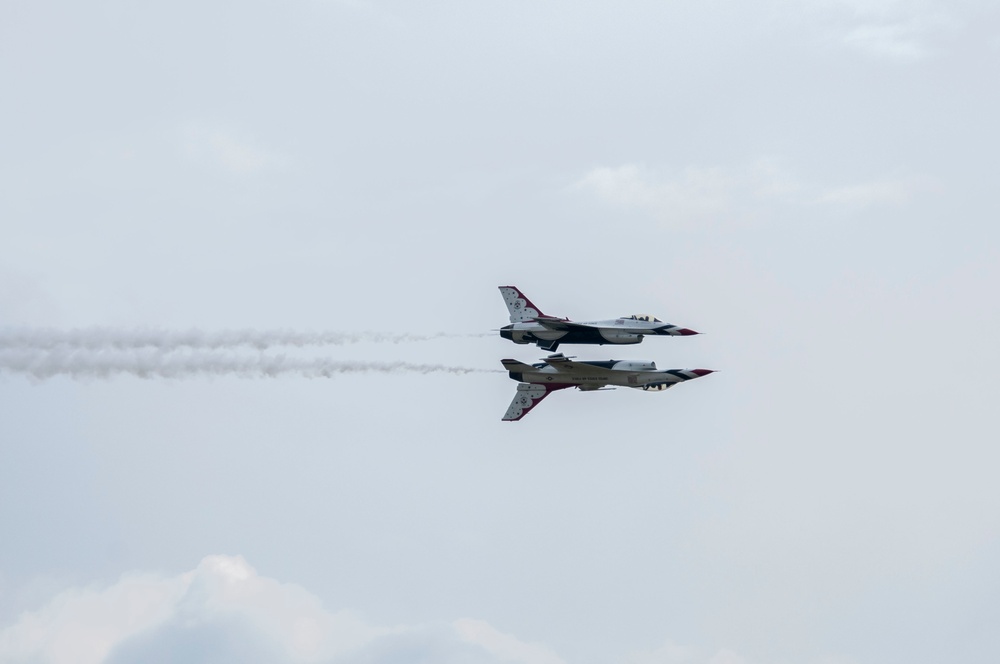 Air Force Thunderbirds dazzle crowd at Fort Wayne Air Show 2019