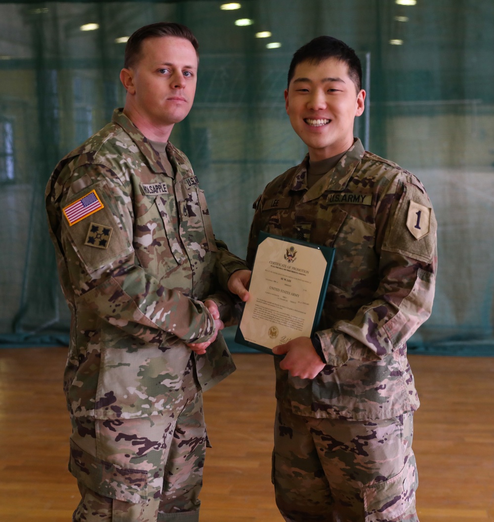 1st Infantry Division Forward soldiers presented with Army awards in Poland