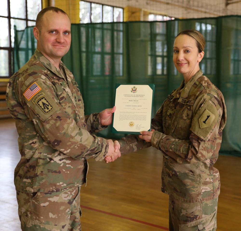 1st Infantry Division Forward soldiers presented with Army awards in Poland