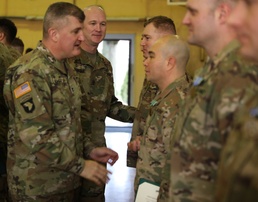 1st Infantry Division soldiers presented with Army awards in Poland