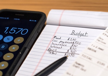 Mo’ money, no problems; A&amp;FRC helps Airmen budget