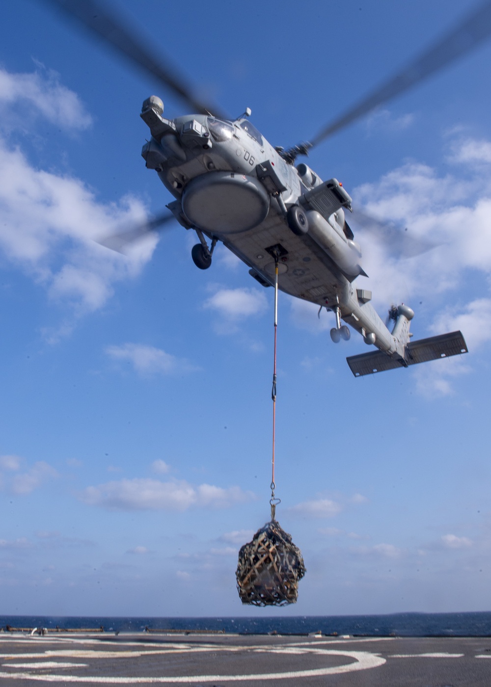 USS Shiloh Conducts Vertical Replenishment