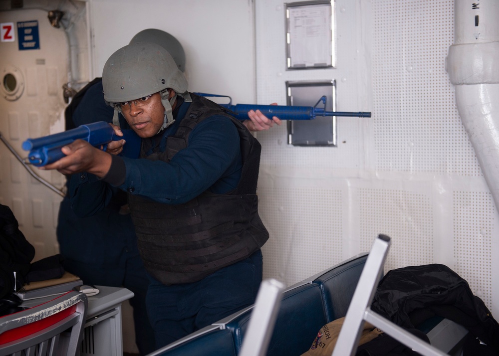 USS Shiloh Conducts Surface Security Training