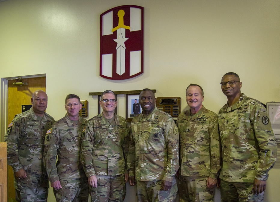 Lt. Gen. R. Scott Dingle Visits with Brig. Gen. Joe Heck