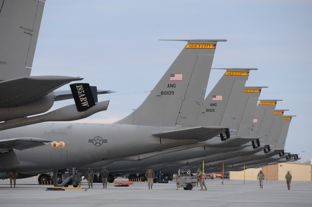 Iowa KC-135 FOD walk