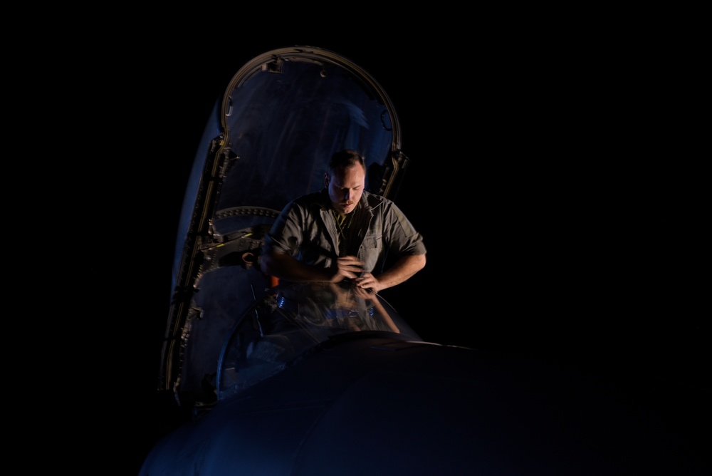 F-15E Crew chiefs, maintainers round-the-clock