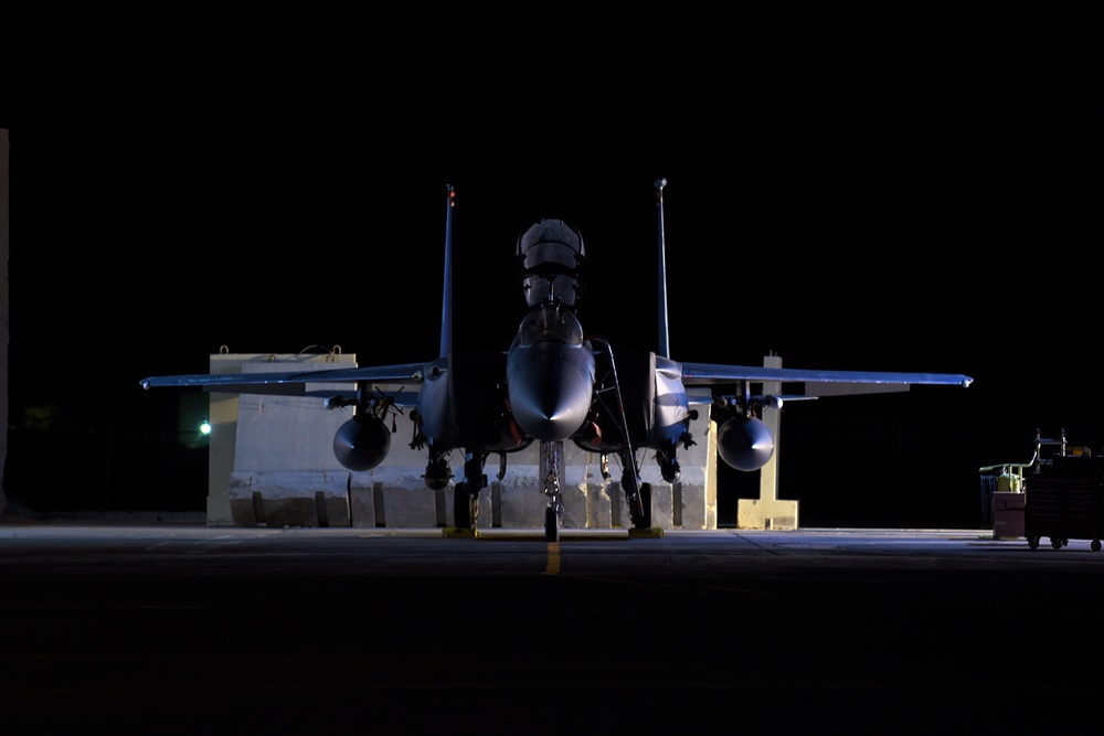 F-15E Crew chiefs, maintainers round-the-clock