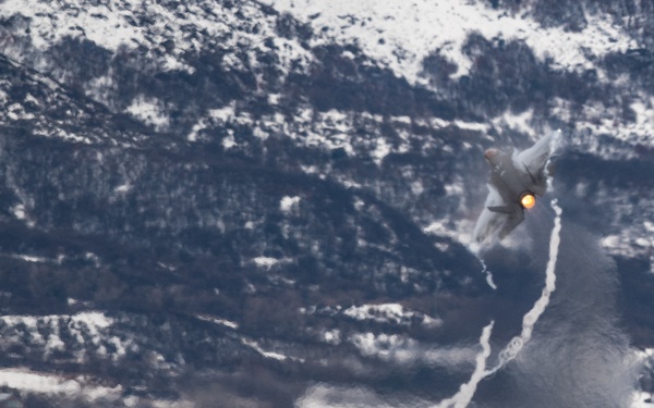 F-35 Demo Team practices over Hill AFB