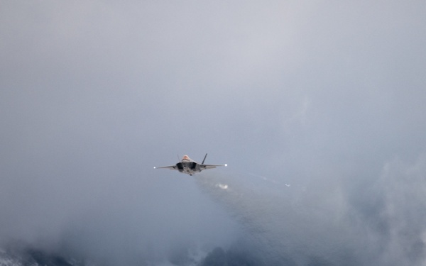 F-35 Demo Team practices over Hill AFB