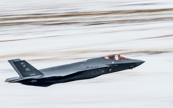 F-35 Demo Team practices over Hill AFB