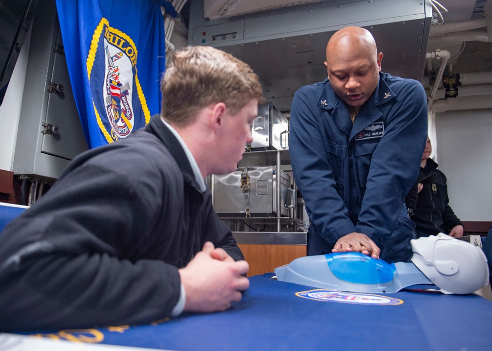 USS Shiloh Conducts CPR Training