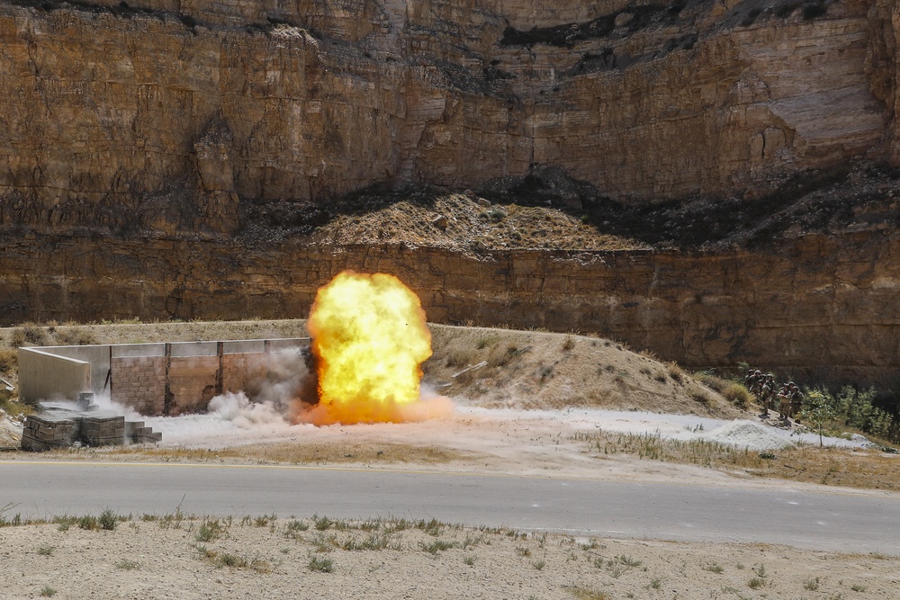 Legionnaires conduct breach, demolition training
