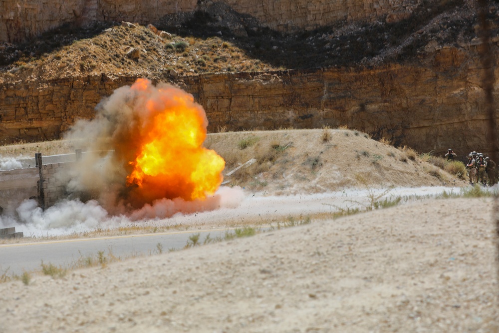Legionnaires conduct breach, demolition training