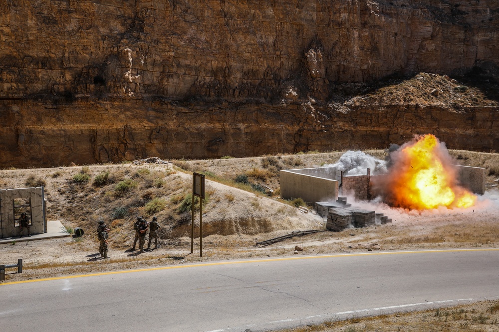 Legionnaires conduct breach, demolition training