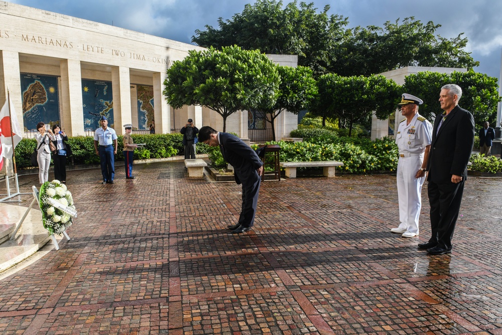 Japanese Minister of Health, Labor and Welfare Visits Punchbowl Cemetery
