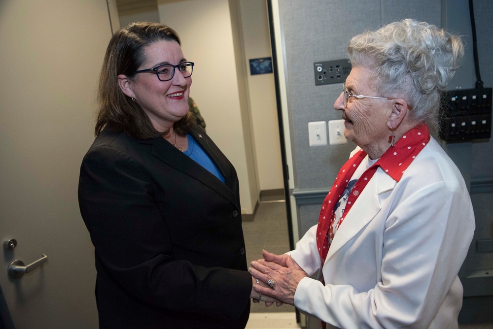 &quot;Rosie the Riveter&quot; visits the Pentagon