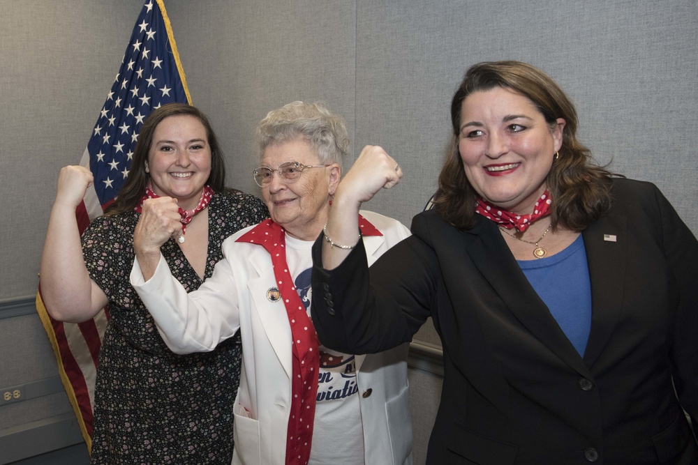 &quot;Rosie the Riveter&quot; visits the Pentagon