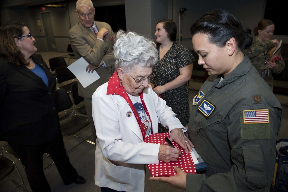 &quot;Rosie the Riveter&quot; visits the Pentagon