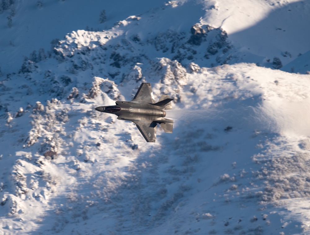 F-35 Demo Team practices over Hill AFB