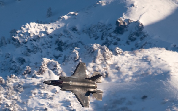 F-35 Demo Team practices over Hill AFB