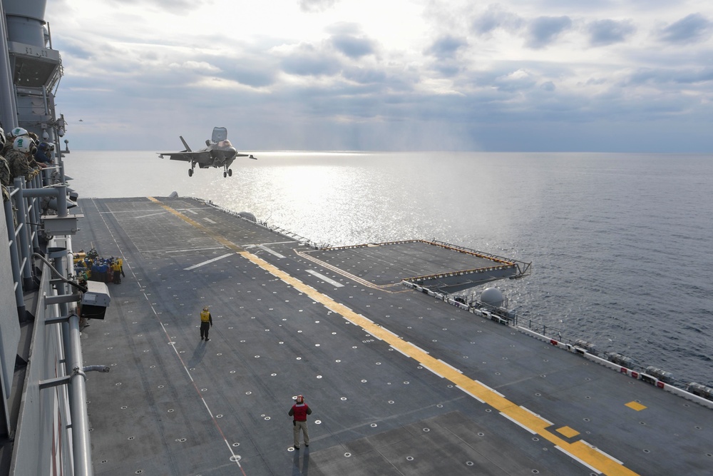 DVIDS - Images - USS America Conducts Flight Operations [Image 10 of 13]