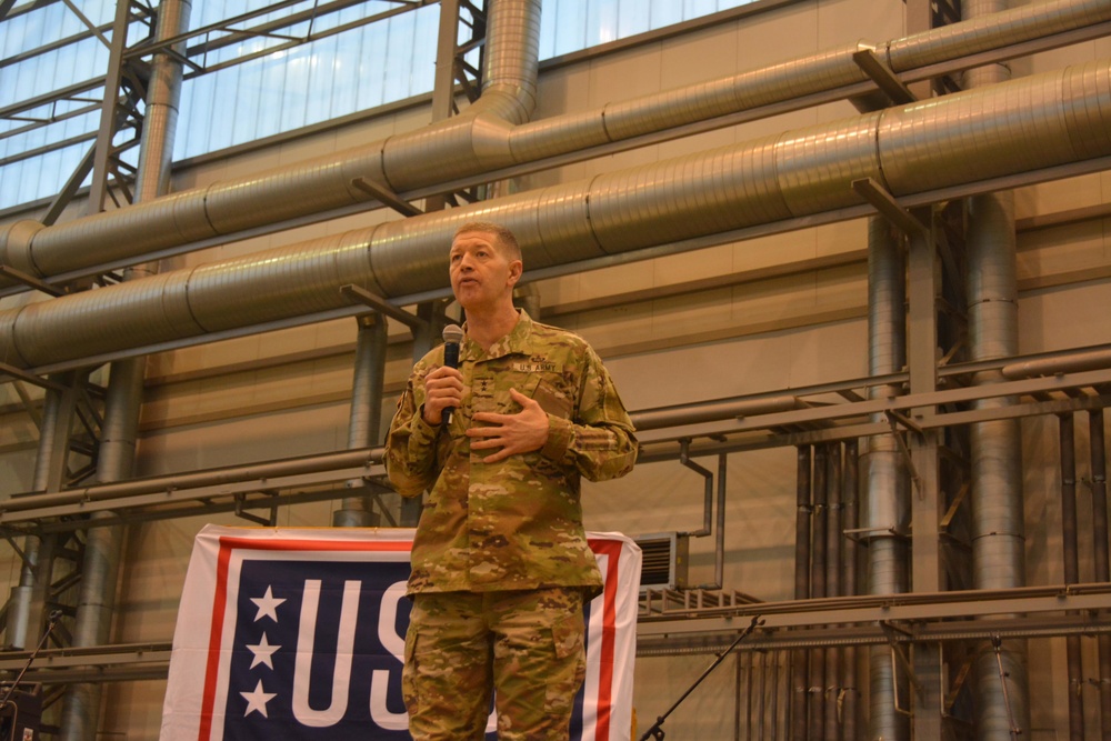 USO New Year’s Chairman’s Tour visits Poland
