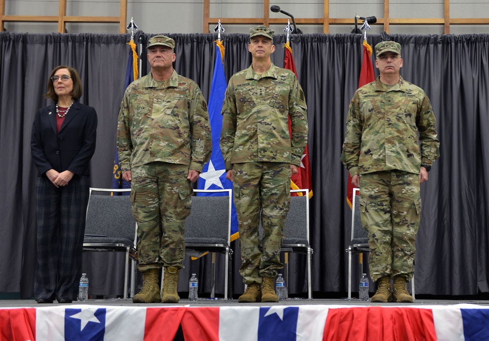 Oregon Governor &amp; Director of Army National Guard attend 41 IBCT Mobilization Ceremony