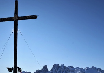 2500th DLD Soldiers summit Monte Specie during training with Italy´s 6th Alpine Regiment