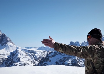 2500th DLD Soldiers summit Monte Specie during training with Italy´s 6th Alpine Regiment
