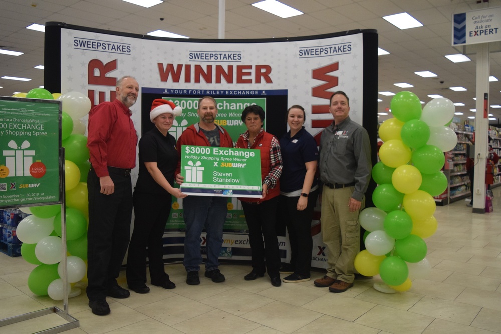 Shopping spree makes Christmas better for veteran