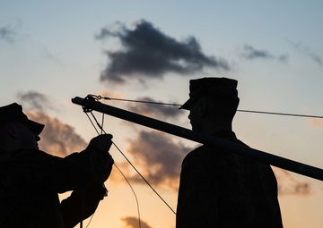 3d Marine Division conducts high-frequency communications training with 1st Marine Division