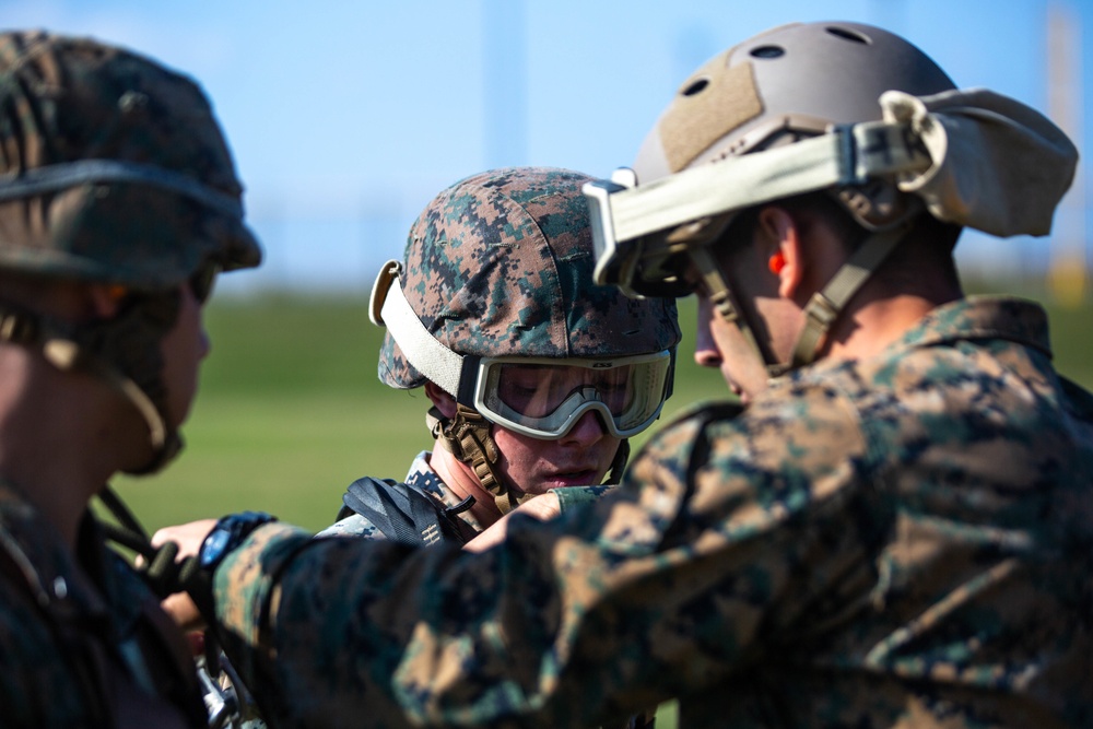 12th Marine Regiment conducts SPIE rigging and rappelling exercises