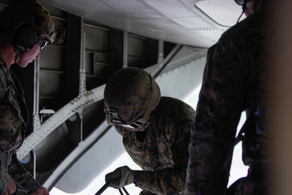 12th Marine Regiment conducts SPIE rigging and rappelling exercises