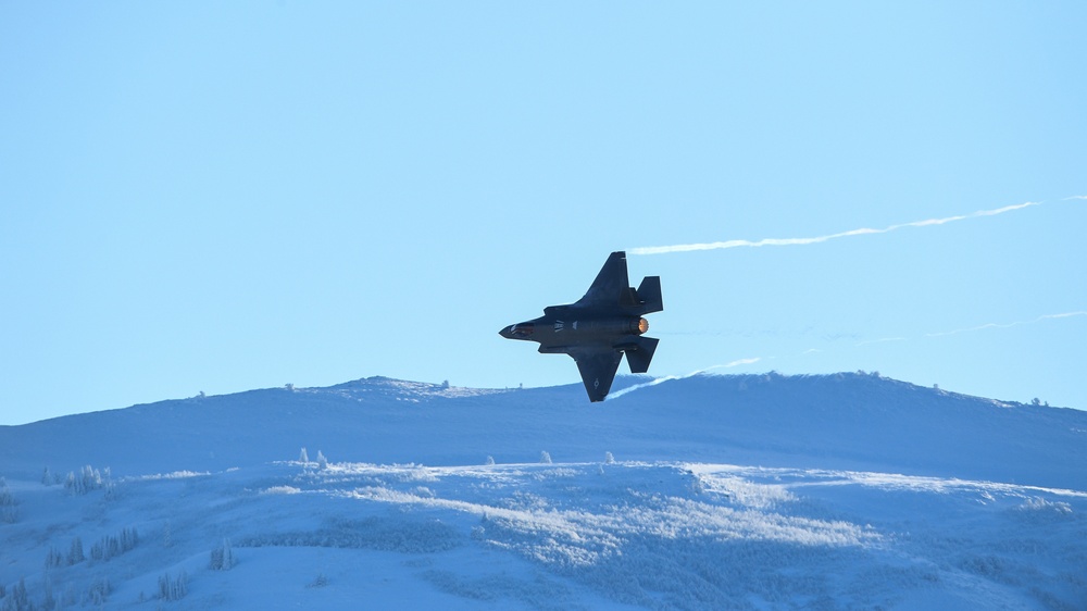 F-35 Demo Team practices over Hill AFB