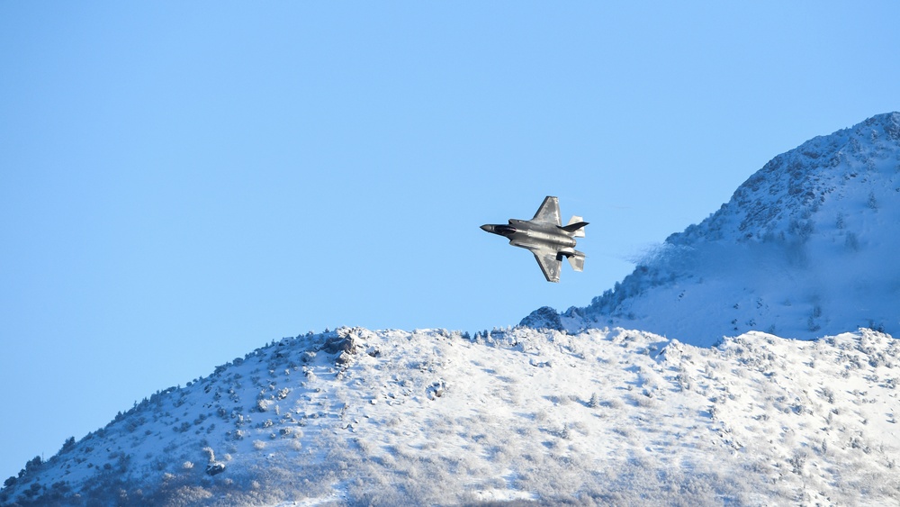 F-35 Demo Team practices over Hill AFB