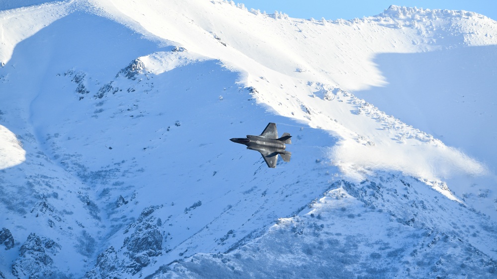 F-35 Demo Team practices over Hill AFB