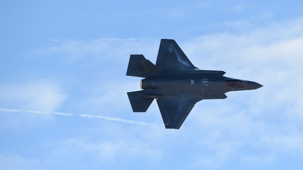 F-35 Demo Team practices over Hill AFB