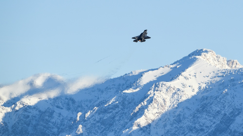 F-35 Demo Team practices over Hill AFB