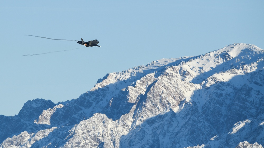 F-35 Demo Team practices over Hill AFB