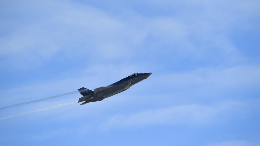 F-35 Demo Team practices over Hill AFB