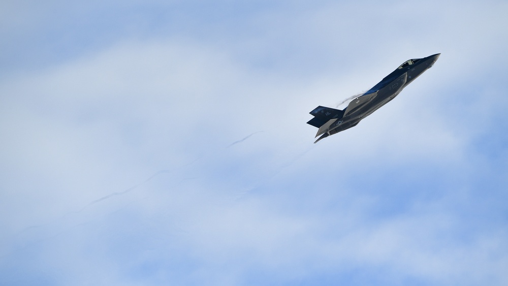 F-35 Demo Team practices over Hill AFB