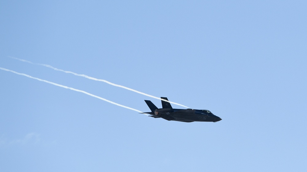 F-35 Demo Team practices over Hill AFB