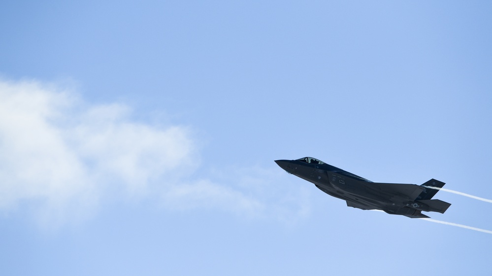 F-35 Demo Team practices over Hill AFB