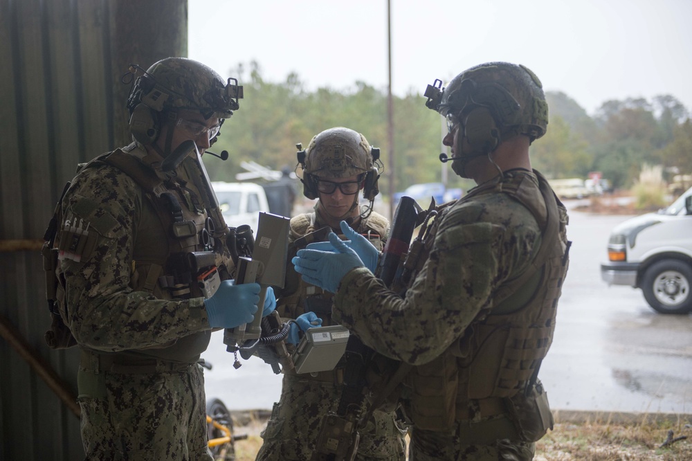 EOD Technicians Conduct Nuclear Hazards Training