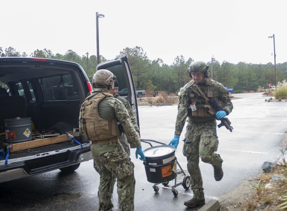 EOD Technicians Conduct Nuclear Hazards Training