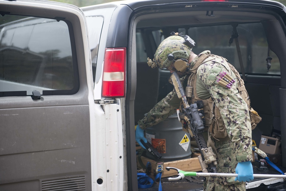 EOD Technicians Conduct Nuclear Hazards Training